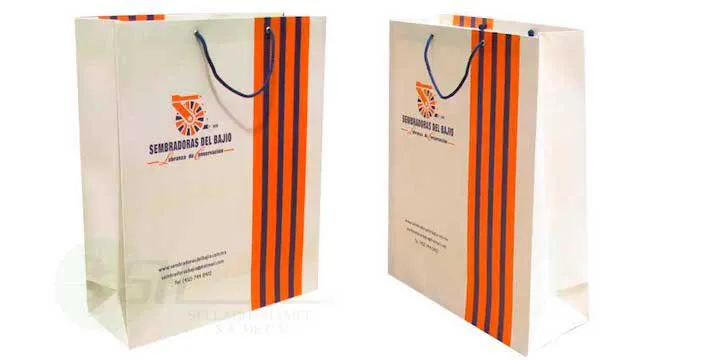 Bolsa de papel con publicidad impresa